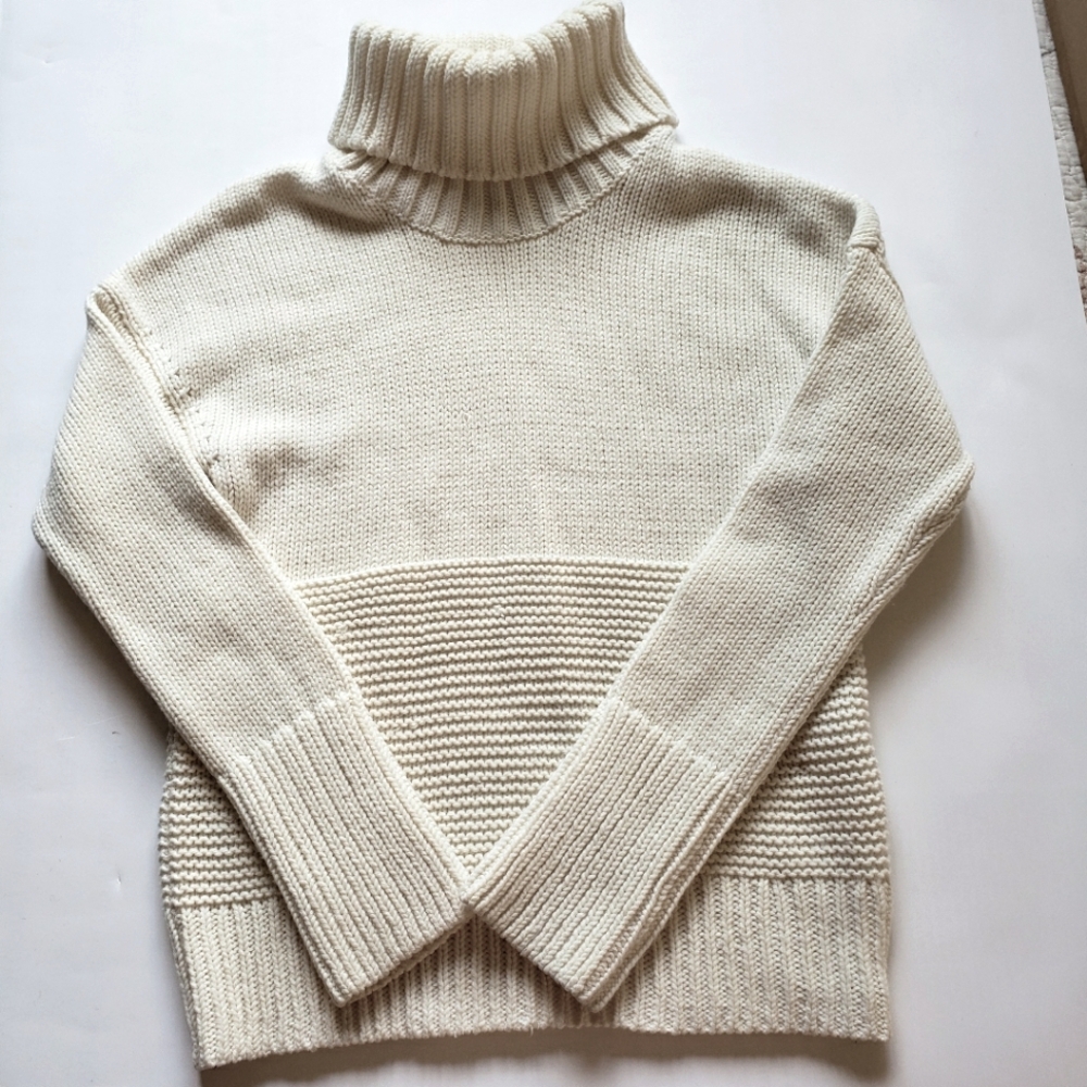 Gap turtleneck sweater size S